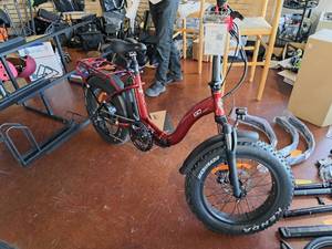 lot 54 image: iGo Royal 48V 8-speed Foldable Electric Bike Maroon Frame (New )