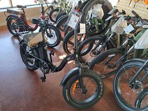 lot 53 image: iGo Royal 48V 8-speed Foldable Electric Bike Black Frame (New )