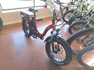 lot 56 image: iGo Royal 48V 8-speed Foldable Electric Bike Maroon Frame (New )