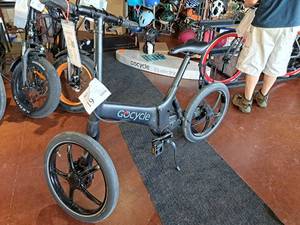 lot 19 image: GoCycle G4 36V 3-speed Foldable 20 Electric Bike Blue Frame