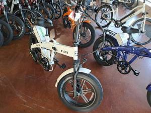 lot 67 image: E-Lux Sierra GT 48V 8-speed Foldable 20 Electric Bike White Frame
