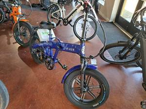 lot 68 image: E-Lux Sierra GT 48V 8-speed Foldable 20 Electric Bike White Frame