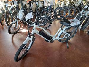 lot 63 image: E-Lux Malibu Stepthru GT 48V 9-speed 26 Electric Bike White Frame