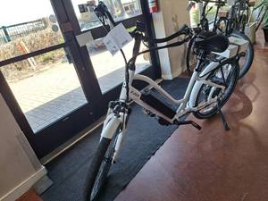 lot 62 image: E-Lux Malibu Stepthru GT 48V 26 9-speed Electric Bike White Frame