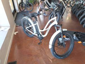 lot 65 image: E-Lux Tahoe Stepthru GT 48V 8-speed 26 Electric Bike Gloss White Frame