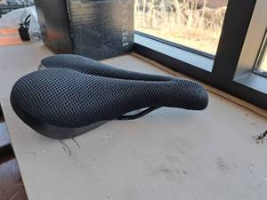 lot 19D image: GoCycle Bike Seat
