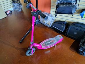 lot 14A image: Razor E100 Electric Scooter Hot Pink