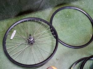 lot 907 image: 26 Front Bike Wheel
