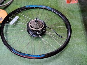 lot 909 image: Magnum Metro 26 Hub Motor E-Bike Wheel