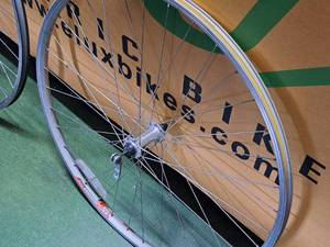 lot 916 image: Alex Rims DC25 28 Front Bike Wheel