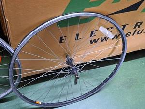 lot 917 image: AT 750 28 Front Bike Wheel