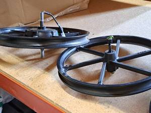 lot 931 image: iGo 20 Front and Rear Wheels
