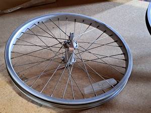 lot 933 image: Alex Rims DM24 20 Bike Wheel
