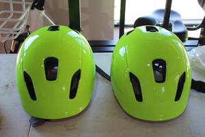 lot 213 image: Lot of (2) Serfas Kilowatt LXL E-Bike Helmets HT504