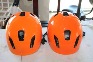lot 216 image: Lot of (2) Serfas Kilowatt SM E-Bike Helmets HT500