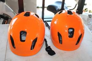 lot 217 image: Lot of (2) Serfas Kilowatt SM E-Bike Helmets HT500