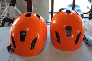 lot 218 image: Lot of (2) Serfas Kilowatt SM E-Bike Helmets HT500