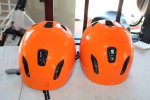 lot 219 image: Lot of (2) Serfas Kilowatt SM E-Bike Helmets HT500