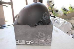 lot 248 image: Kali XS E-Bike Helmet (in box)