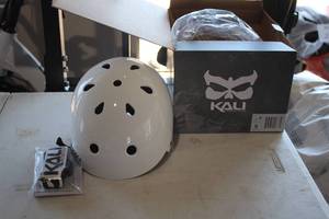 lot 255 image: Kali Size Small E-Bike Helmet (in box)