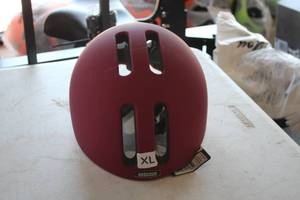lot 276 image: Nutcase LXL E-Bike Helmet