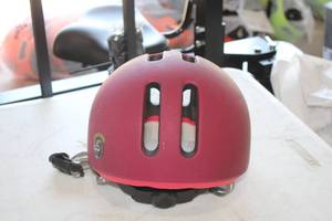 lot 279 image: Nutcase LXL E-Bike Helmet