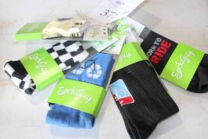 lot 375 image: Lot of (5 Pair) Sock Guy SmallMedium Socks