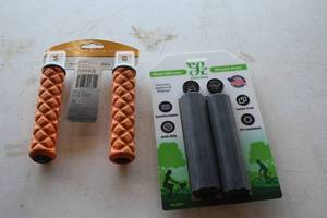 lot 471 image: Lot of (Two Pair) Hand Grips (in original packaging)