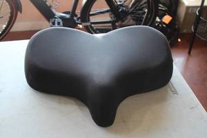 lot 385 image: Day 6 Bike Seat Cushion