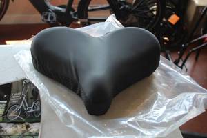 lot 386 image: Day 6 Bike Seat Cushion (in bag)