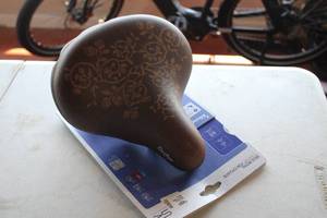 lot 391 image: Selle Royal Drifter Saddle Bike Seat (in original packaging)