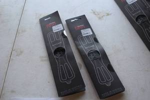 lot 446 image: Lot of (2) Bike Citizens Finn Smartphone Holder (New In Package)