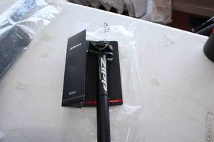 lot 498 image: Zipp Bike Seat Post (in original packaging)