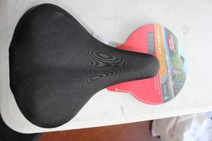 lot 497 image: Planet Bike Womens Comfort Gel Bike Saddle (in original packaging)