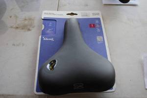 lot 496 image: Selle Royal Lumia Moderate Womens Bike Saddle (in original packaging)
