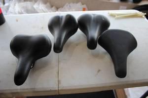 lot 592 image: Lot of (4) Bike Seats