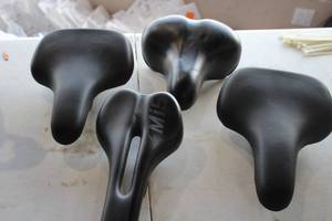lot 591 image: Lot of (4) Bike Seats