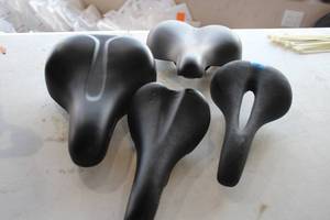 lot 588 image: Lot of (4) Bike Seats