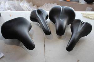 lot 587 image: Lot of (4) Bike Seats