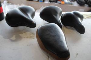 lot 586 image: Lot of (4) Bike Seats