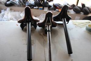 lot 581 image: Lot of (3) Bike Seat with Seatpost