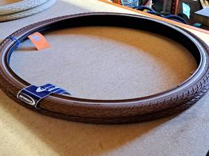 lot 995 image: Lot of (2) Schwalbe Road Cruiser Bike Tires 28x1.60 (New)