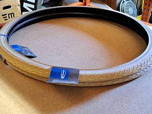 lot 993 image: Lot of (2) Schwalbe Road Cruiser Bike Tires 28x1.60 (New)