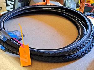 lot 971 image: Lot of (2) Schwalbe Land Cruiser Bike Tires 26x1.60 (New)