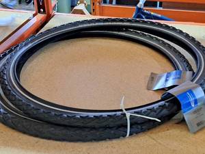 lot 967 image: Lot of (2) Schwalbe Land Cruiser Bike Tires 26x1.75 (New)