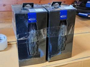 lot 978 image: Lot of (2) Schwalbe Marathon Deluxe Bike Tires 28x2.0 (New in Box)