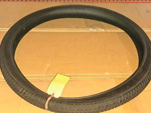 lot 977 image: Lot of (1) Kenda Bike Tire 26x2.125 (New)