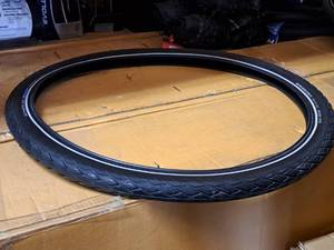 lot 975 image: Lot of (1) Schwalbe Marathon Bike Tire 26x2.0 (New)