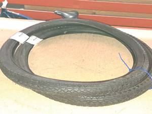 lot 954 image: Lot of (2) Sunlite ISO559 Bike Tires 26x2.125 (New)