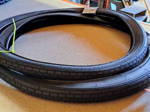 lot 948 image: Lot of (2) Sunlite Sanddy Beach Bike Tires 26x2.5 (New)